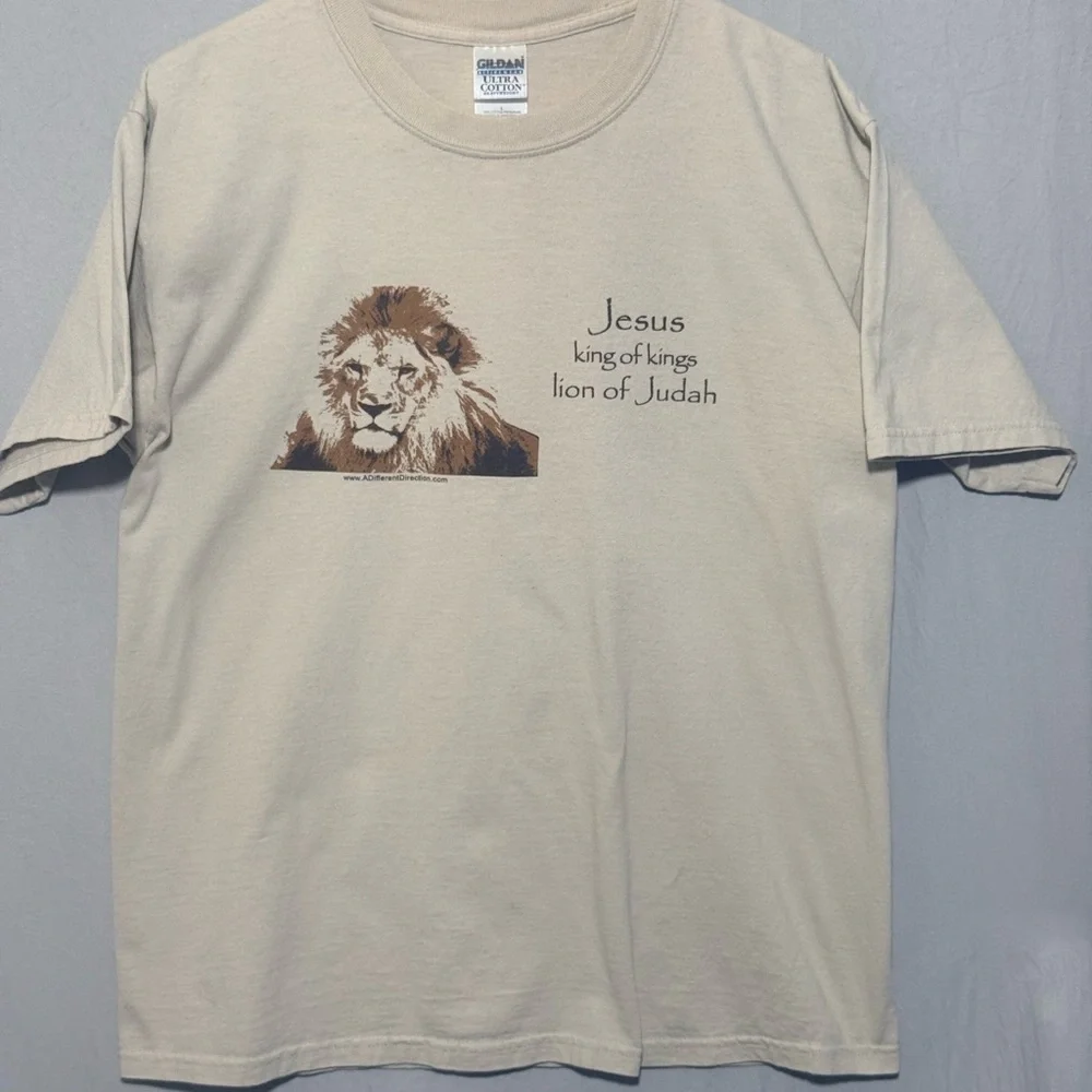 Gildan Beige Jesus King of Kings Lion of Judah T-Shirt 100% Cotton Vintage Y2K - Picture 1 of 8
